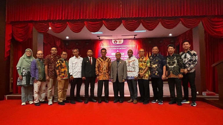 Penandatanganan Letter of Intent (LOI) dan penandatanganan Nota Kesepahaman Bersama (MoU) antara Fakultas Ekonomi dan Bisnis Universitas Cenderawasih dengan Faculty of Business, Economics & Accountancy Universiti Malaysia Sabah